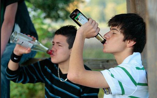 uống rượu ở thanh thiếu niên