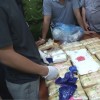 Bắt thanh niên chạy xe máy chở cả bao tải ma túy