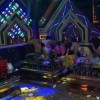 Bà bầu 'bay lắc' trong quán karaoke